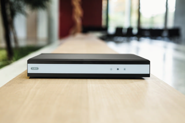 ABUS komplett set med hybrid videobandspelare och 4 analoga minirörskameror